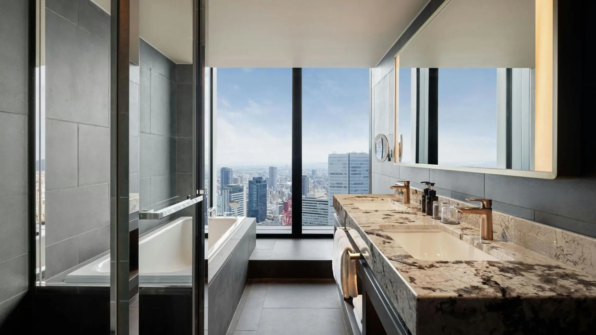 The Osaka Station Hotel, Autograph Collection 5*,  Japonsko